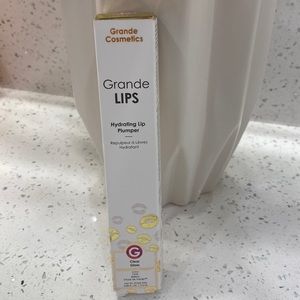 Grande Lips Hydrating lip plumper in clear glass